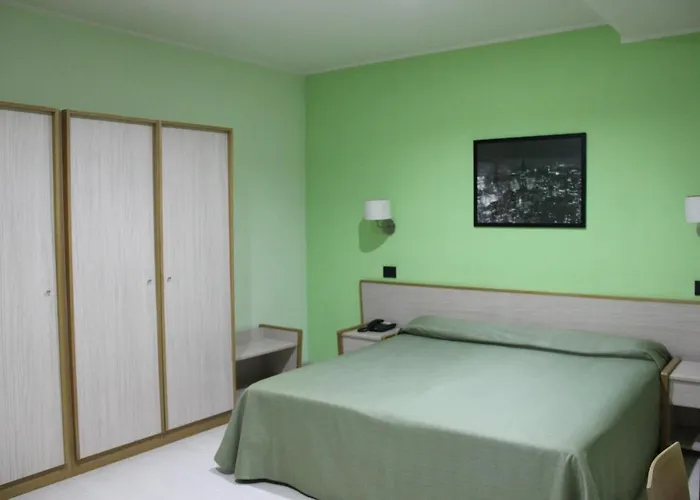 Citta' Dei Papi מלון אנגני