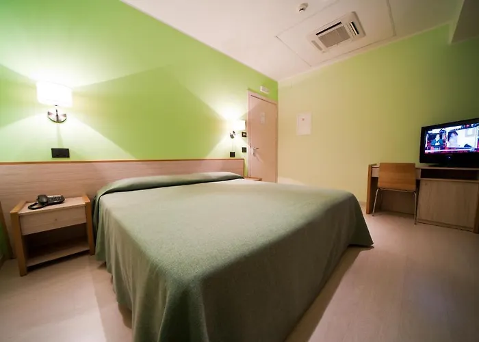 Citta' Dei Papi מלון אנגני